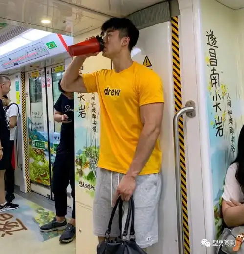 他是谢梓秋御用男模,这肉体太有欲望了