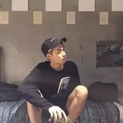 男生第一次摸到女生内衣时在想什么