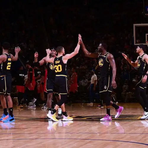 29日看点库里vs乔治,勇士能否获得胜利保持联盟第一的宝座