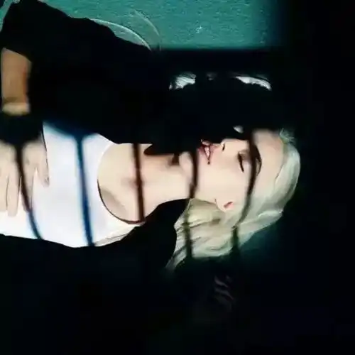 头像你枉有杯醉人的酒,却浇不灭半点愁