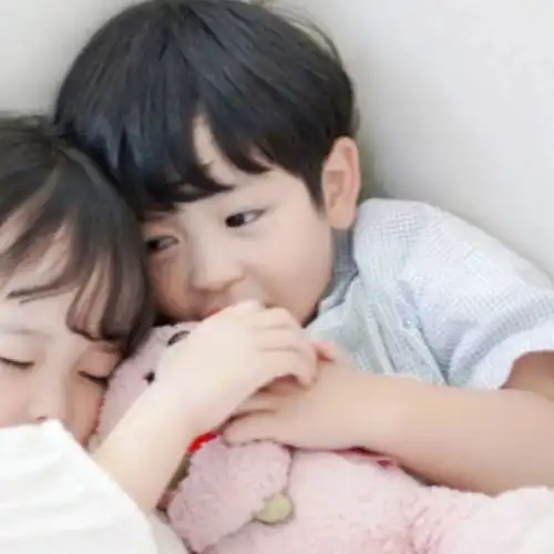 有哪些可爱小萌娃的情侣头像