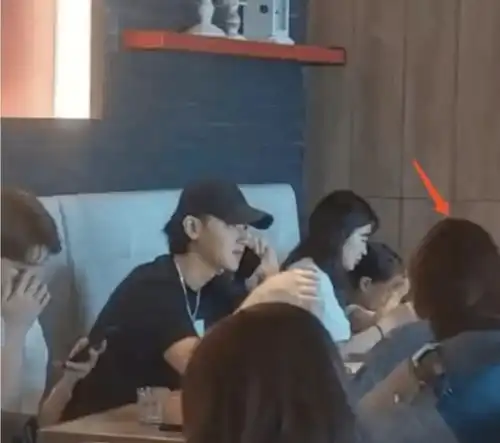 黄子韬直播澄清绯闻后翻车,粉丝曝其丰富情史,包揽中韩偶像网红