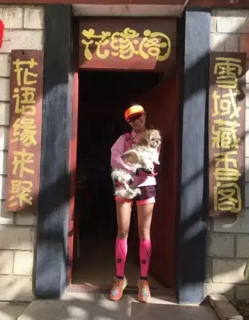那对狗粮撒满川藏线的情侣,150天终于跑到了拉萨