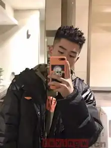 小哥哥黑人烫不是脏辫也有嘻哈风