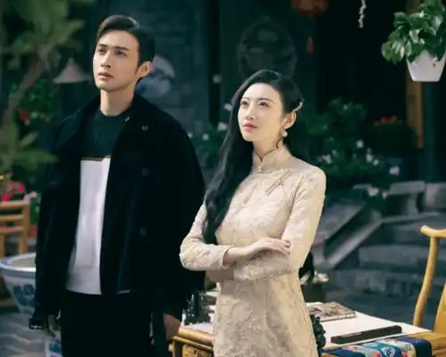 还没吃够cp红利张彬彬商务频蹭司藤热度,穿景甜同款隔空营业