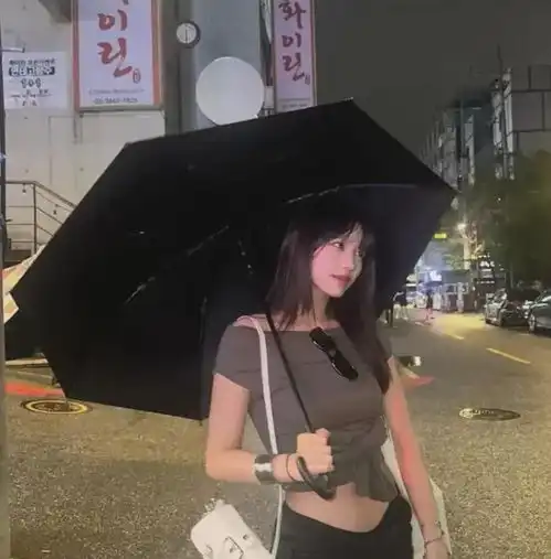 汪峰大女儿国外好放得开露脐装配一分裙纯欲风拉满