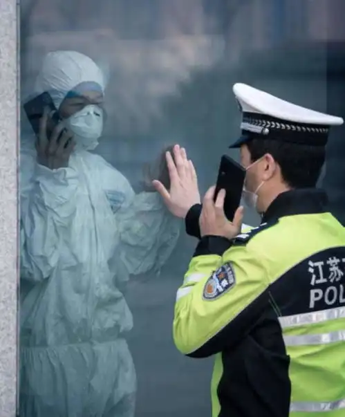 战疫之下的爱情愿这世间美好,都能与你环环相扣