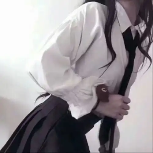 超火不露脸女生头像反正你早晚都会恋爱,跟我在一起怎么了