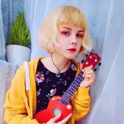 欧美女生超拽霸气微博头像好看有个性泪水泛红了眼眶