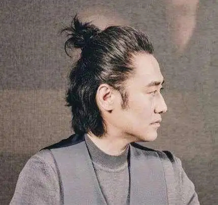 扎着丸子头也不显娘气的男人们,吴秀波反差感萌翻全场