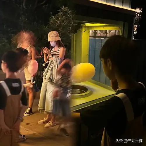 令人唏嘘杨颖孤身香港带娃,黄晓明带着新欢浓情蜜意