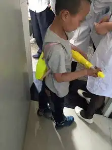 9岁男童被锁双脚继母称不知如何管教