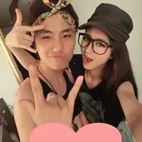 你是我永远的花朵如胶似漆的一左一右情侣头像