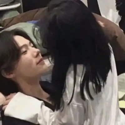 很霸气的双人情侣头像一人一张明明很喜欢的可是感觉好没劲
