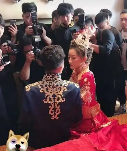 花费千万邀请42位明星参与,婚礼变演唱会,网红中的灭霸