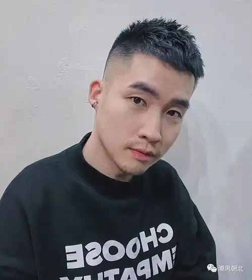 男生理发不要只会稍微剪短,这3款发型阳光帅气,潮流有范