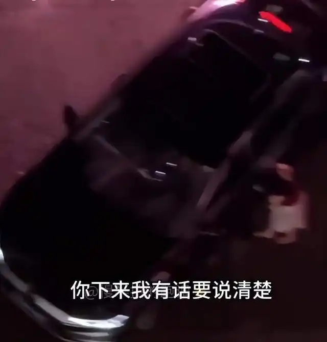 成都女子出轨遭男友捉奸暴打,求饶视频曝光太辣眼,网友爆笑点评