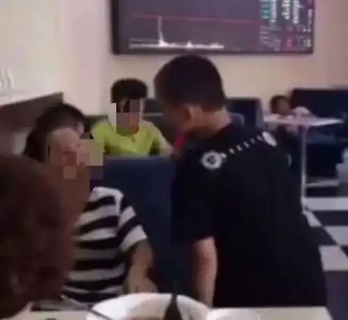 父母管教的两个关键期,千万别只和孩子做朋友