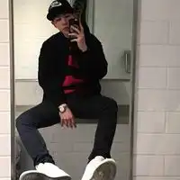镜子是另外一个自己喜欢自拍的个性男生头像