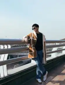 井柏然这款羊羔外套还蛮火的,男生和女生都在穿