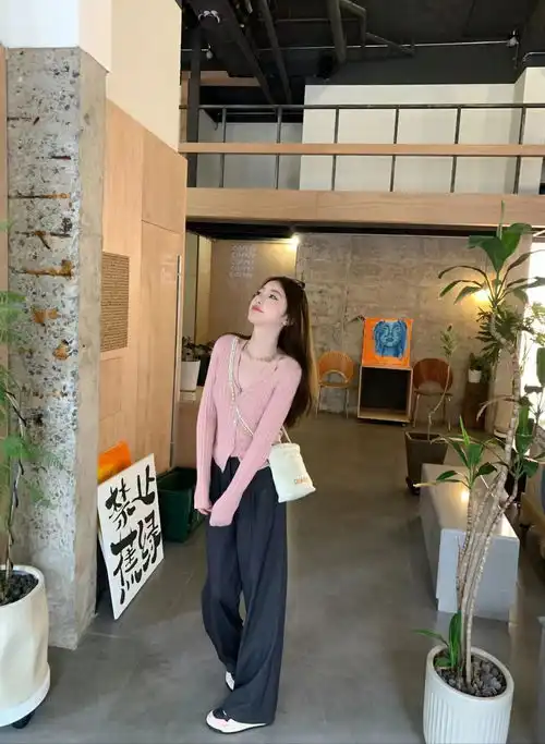 羊毛v领针织开衫外套女初秋显瘦纯欲风修身直筒西装长裤