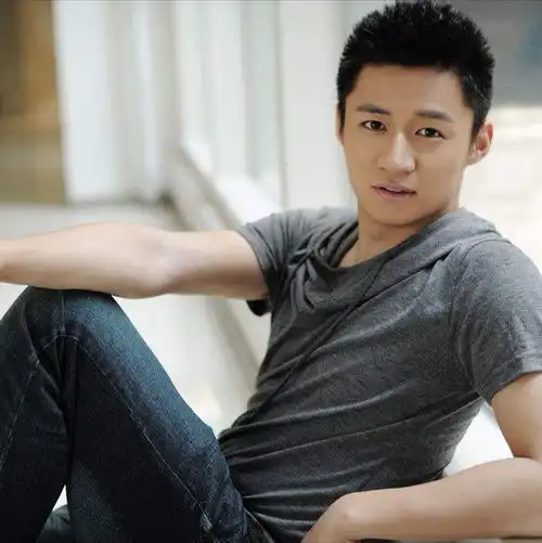 陈伟栋,一个帅气有魅力的大男人,用自己的气质征服观众