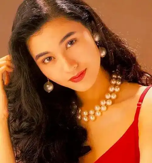 李嘉欣男人最想得到的女人,结婚时整个香港太太圈都松了一口气
