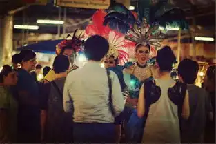 抖音很火的套路,却在泰国夜市很流行,难怪男游客排队看商家