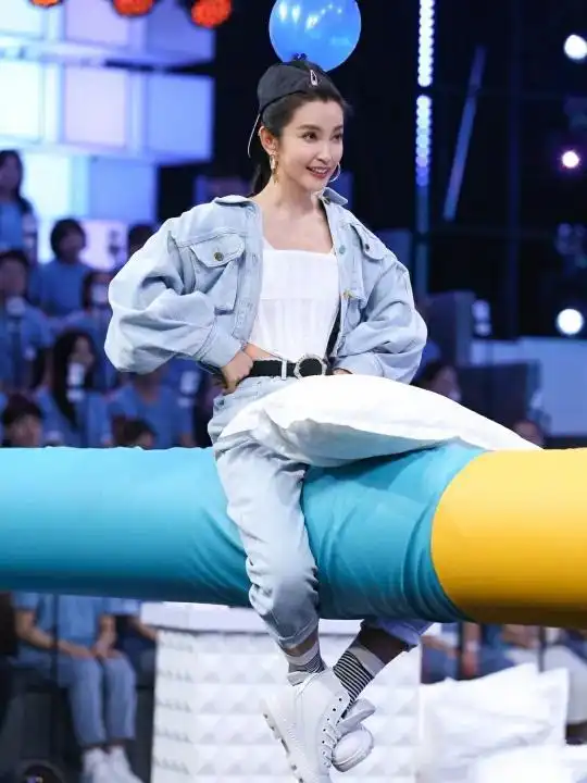 李冰冰和男朋友分手,丝毫没有受影响,在镜头前依然有气质