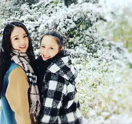 董璇晒狗狗与高云翔对比照