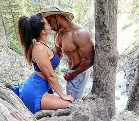 健身情侣秀起恩爱了虐瞎你的狗眼