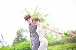 婚纱样照草坪情侣小清新