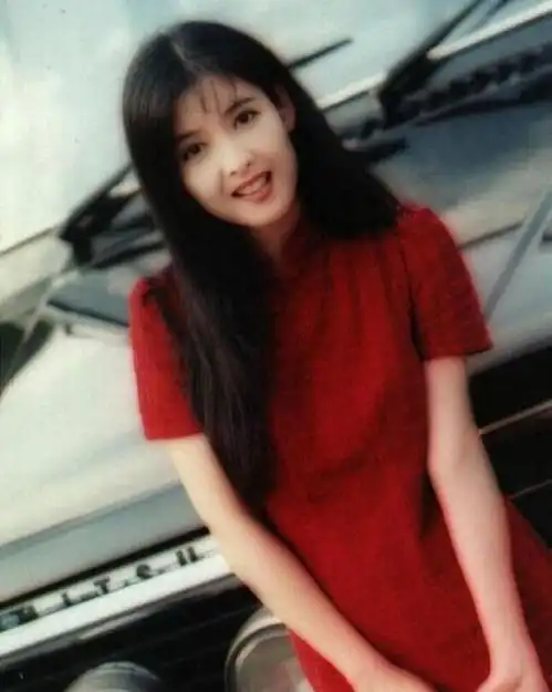 她比林青霞王祖贤还美,古巨基是她多年男闺蜜,如今51岁活成了20岁