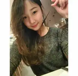 这种两边有白条的的照片是什么软件做的