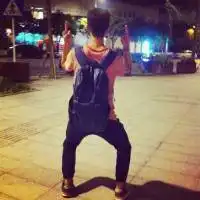 混搭情侣qq头像用尽全力奔赴一场未知