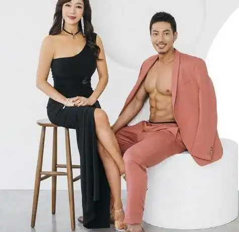 60多岁奶奶,和儿子同框似情侣