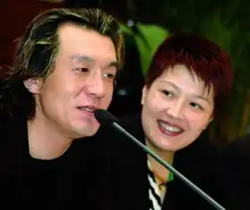 李咏自曝肌肉照身材健美哈文调侃要练成泰山吗