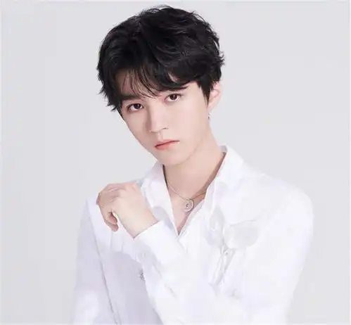 7月正能量明星大换血王一博无缘上榜,关晓彤第2,榜首换成他