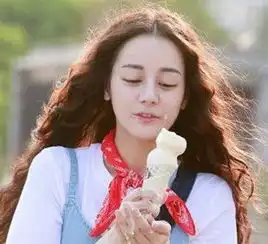 迪丽热巴片场狂吃遭导演嫌弃原来嫌她胖的不止鹿晗