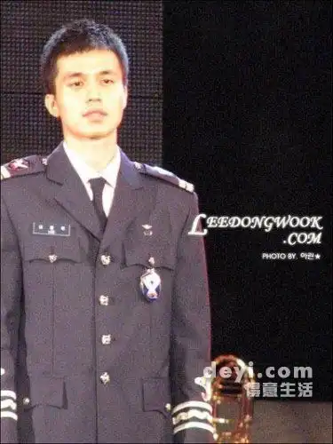 韩国美男令人幻灭的入伍照