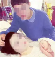 12岁女孩与13岁男友成为英国最年轻父母