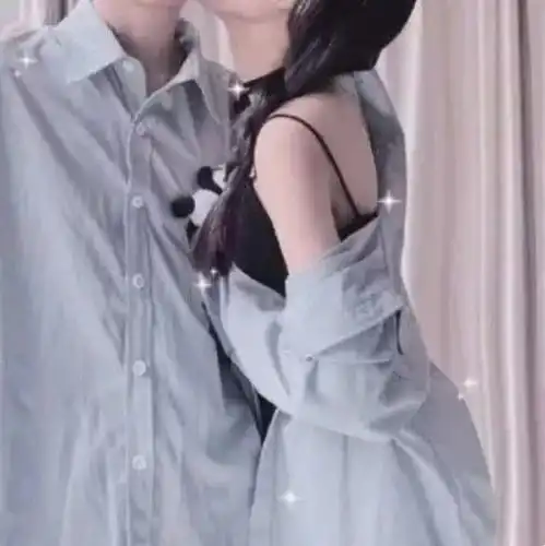 女生想啵啵时,才会给这3种信号,小老弟在装女朋友要飞了