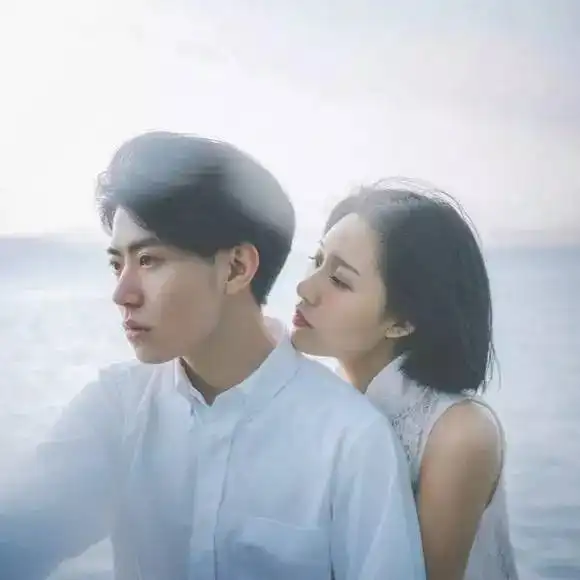 其他的女人坐了副驾驶座,女友凭什么不生气