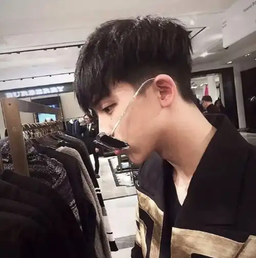 头像其实大家都清楚,再忙也不会几十小时不回消息