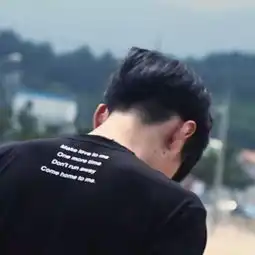 求一男一女分开的两张情侣头像,不要杀马特跟二次元,类似这样的就很好