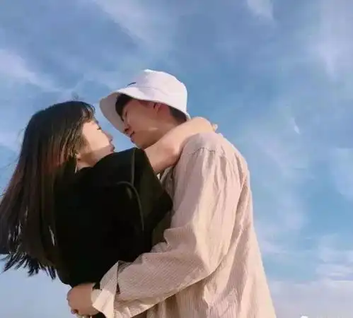 异性之间,关系一旦不正常了,通常会出现这几种表现