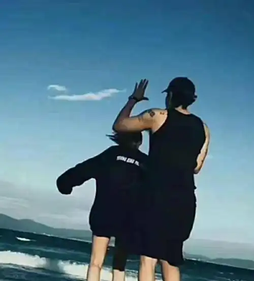 黄子韬一再否认恋情,鹿晗评论区沦陷,网友高下立判