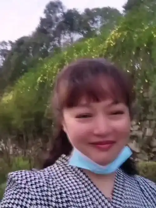 我就纳闷了,为什么情侣接吻时,不觉得对方的口水恶心呢皮一下开心每天一笑烦恼忘掉娱乐