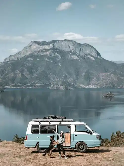 深圳夏令营这对异想天开的小情侣把家装进4㎡房车,7个月环游大半个中国