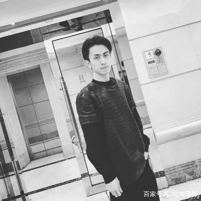 秦奋妹妹被哥哥宠成小公主,还有男友陪着世界各地玩,有钱真好